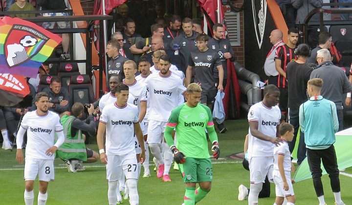 Tin lực lượng Liverpool trước trận Bournemouth tại Premier League